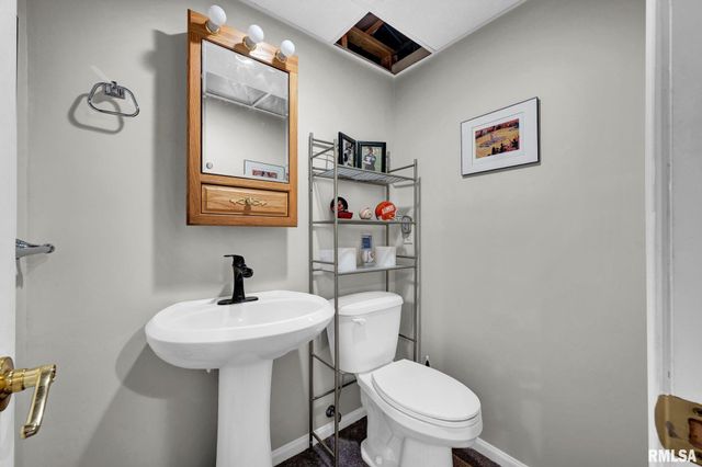 901 N EASY Street, Roanoke, IL 61561