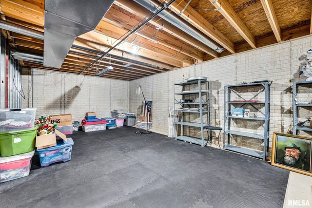 901 N EASY Street, Roanoke, IL 61561