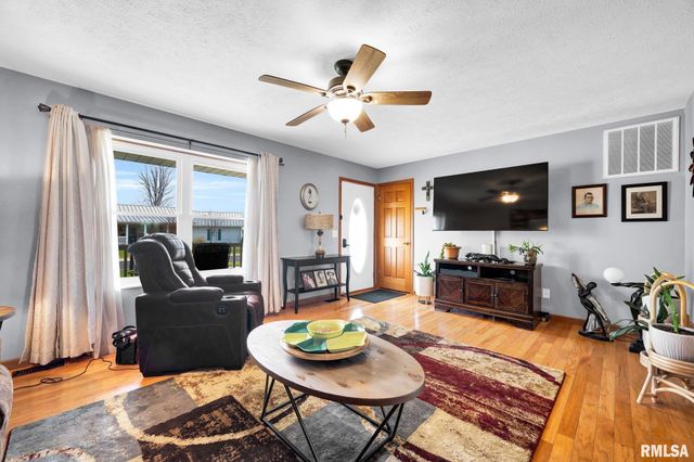 901 N EASY Street, Roanoke, IL 61561