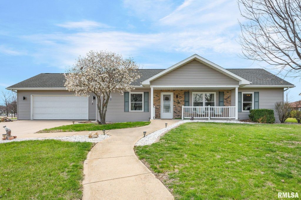 901 N EASY Street, Roanoke, IL 61561