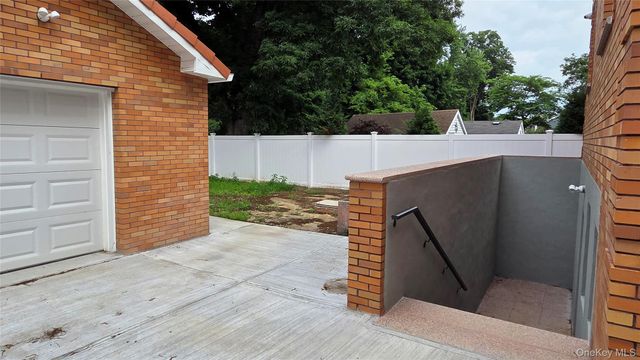 42-20 247th Street, Little Neck, NY 11363