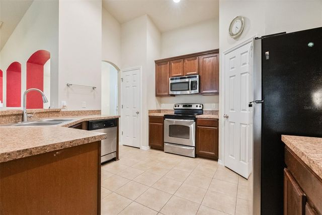 677 SENECA TRAIL, St Cloud, FL 34772