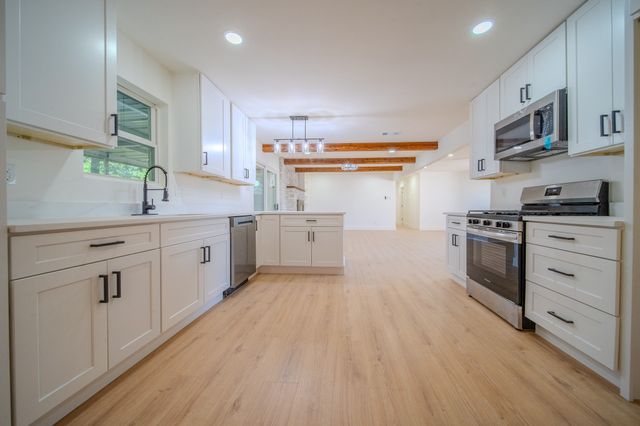532 Plainview Drive, Hurst, TX 76054