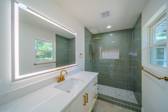 532 Plainview Drive, Hurst, TX 76054