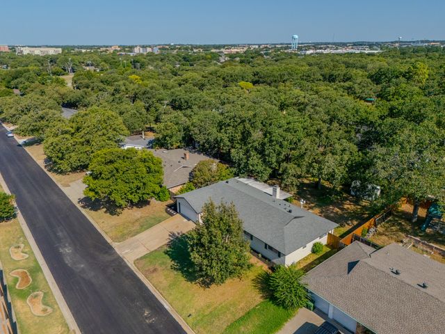 532 Plainview Drive, Hurst, TX 76054