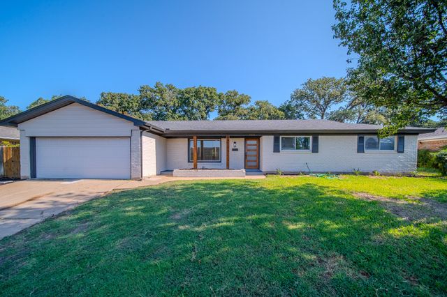 532 Plainview Drive, Hurst, TX 76054