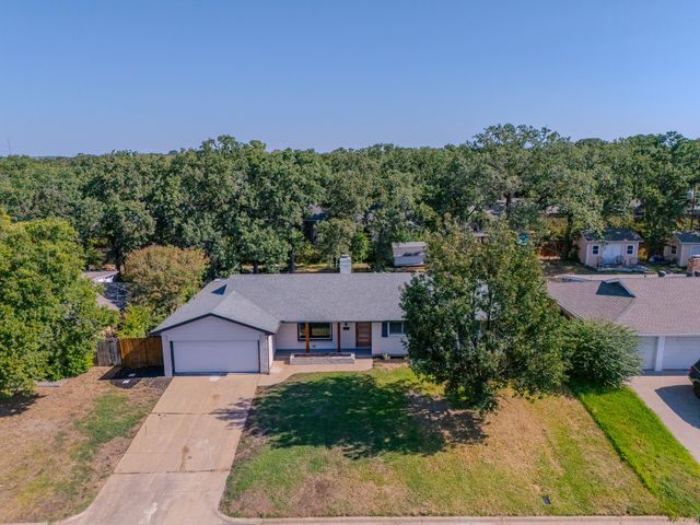 532 Plainview Drive, Hurst, TX 76054