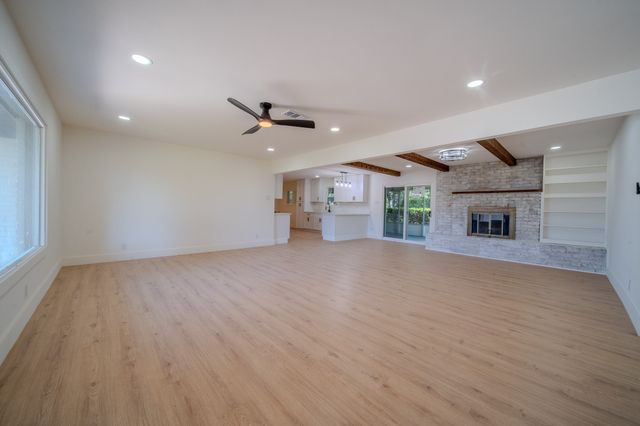 532 Plainview Drive, Hurst, TX 76054
