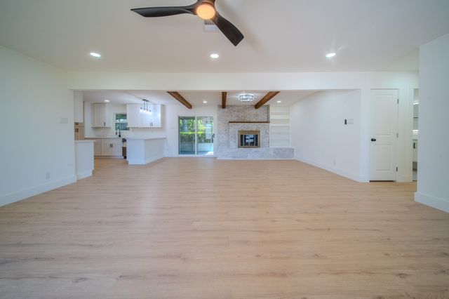 532 Plainview Drive, Hurst, TX 76054