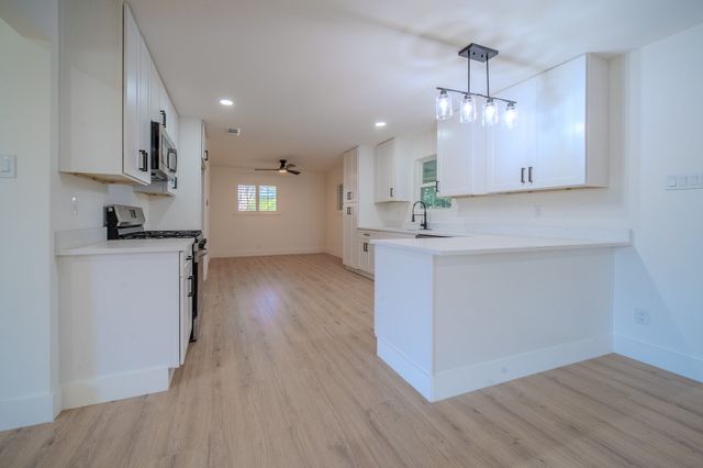 532 Plainview Drive, Hurst, TX 76054