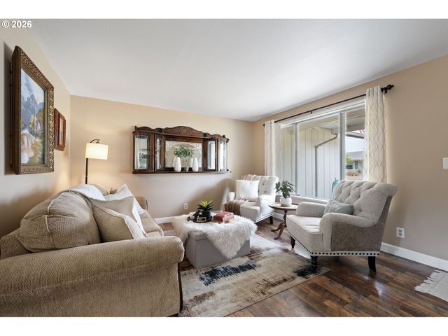 92726 PEBBLE BEACH Ln, Junction City, OR 97448