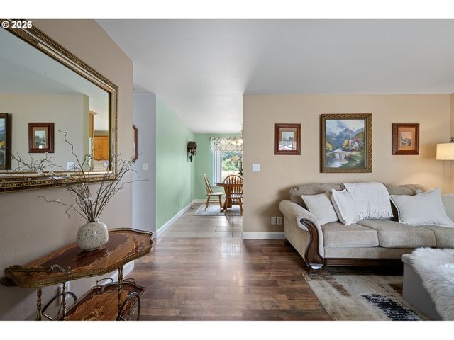 92726 PEBBLE BEACH Ln, Junction City, OR 97448