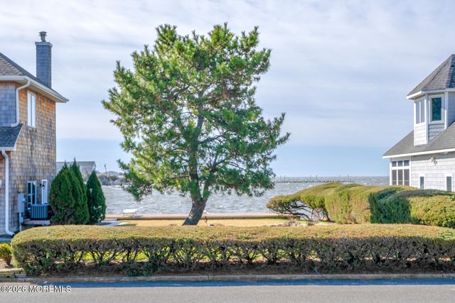 363 Roberts Avenue, South Seaside Park, NJ 08752