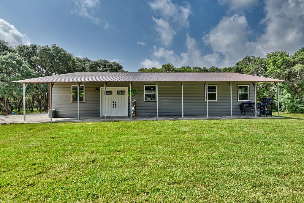 3072 1st Street, Rock Island, TX 77442