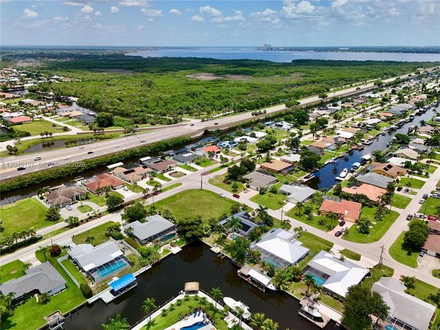 2014 EVEREST PKWY, Cape Coral, FL 33904