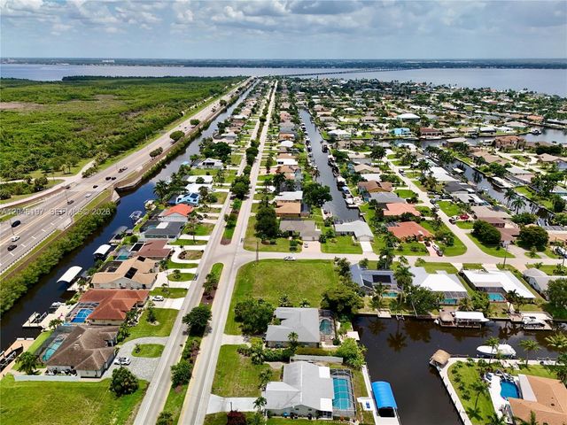2014 EVEREST PKWY, Cape Coral, FL 33904