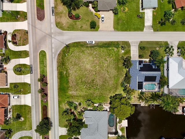 2014 EVEREST PKWY, Cape Coral, FL 33904