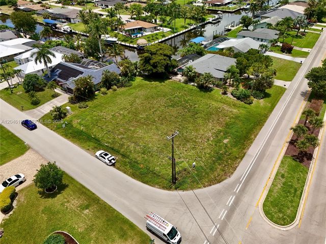 2014 EVEREST PKWY, Cape Coral, FL 33904