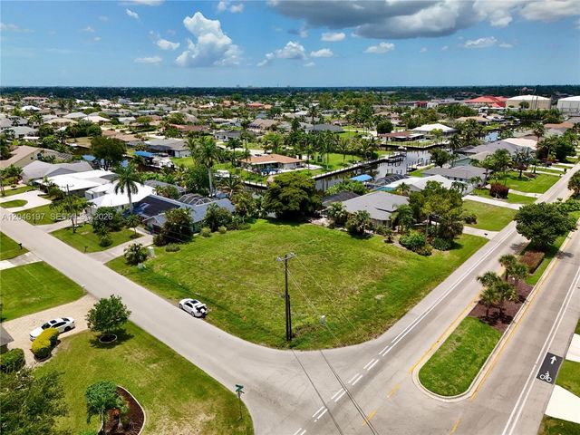 2014 EVEREST PKWY, Cape Coral, FL 33904