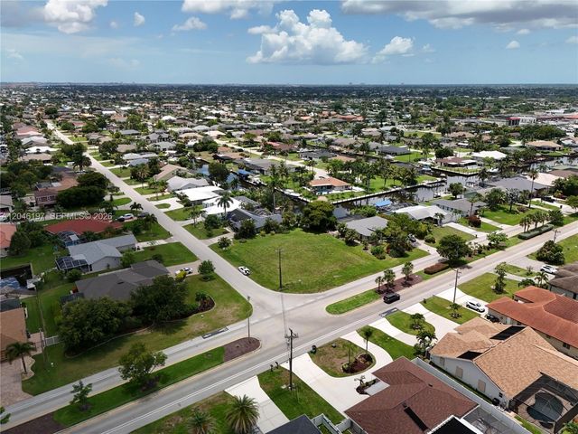 2014 EVEREST PKWY, Cape Coral, FL 33904