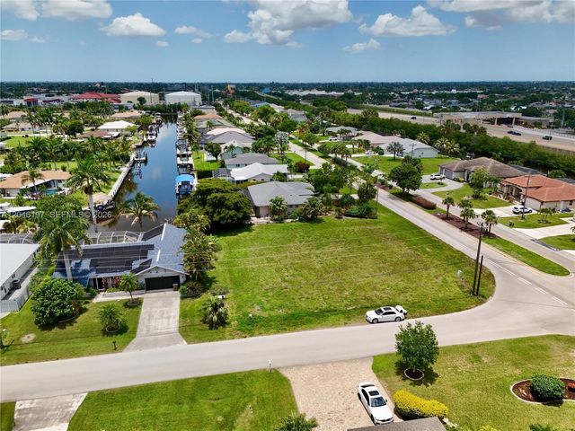 2014 EVEREST PKWY, Cape Coral, FL 33904
