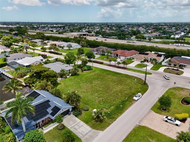 2014 EVEREST PKWY, Cape Coral, FL 33904