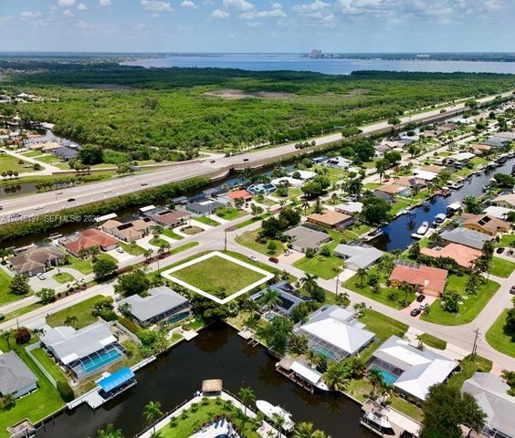 2014 EVEREST PKWY, Cape Coral, FL 33904
