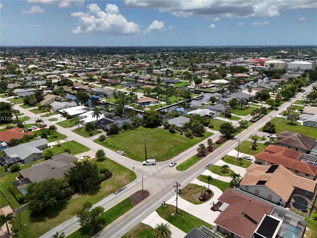 2014 EVEREST PKWY, Cape Coral, FL 33904