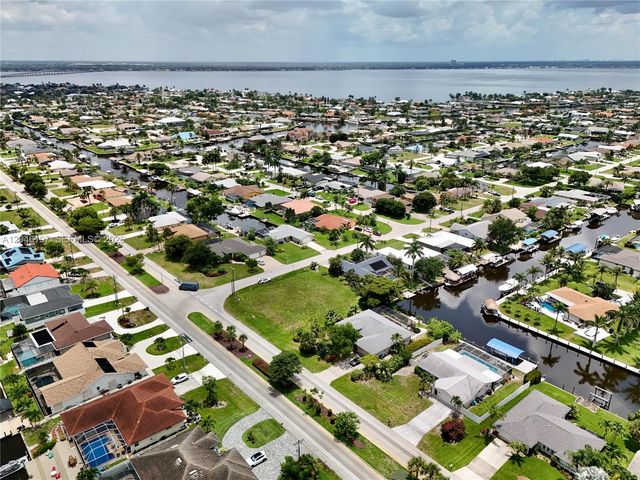 2014 EVEREST PKWY, Cape Coral, FL 33904