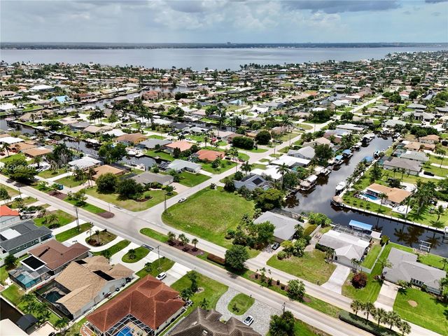 2014 EVEREST PKWY, Cape Coral, FL 33904