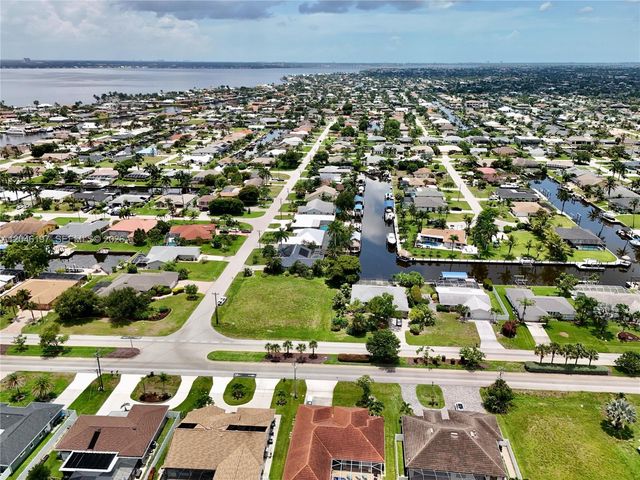 2014 EVEREST PKWY, Cape Coral, FL 33904