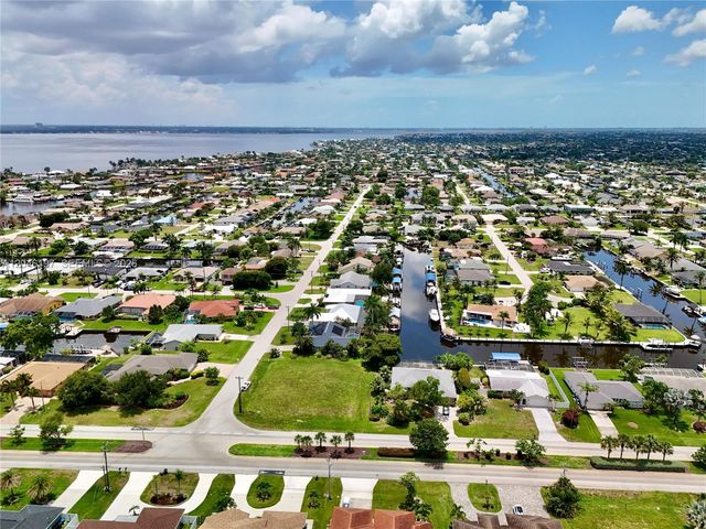 2014 EVEREST PKWY, Cape Coral, FL 33904