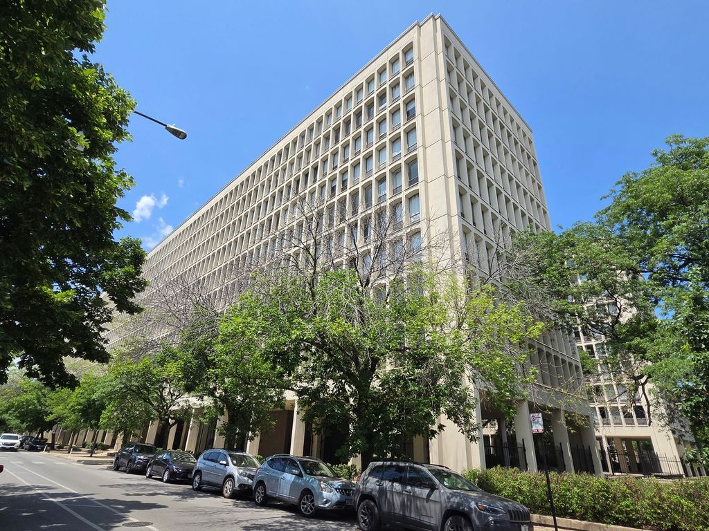 1450 E 55th Place 920S, Chicago, IL 60637