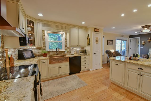 6481 Stewartsville RD, Moneta, VA 24121