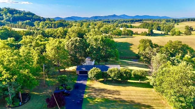 6481 Stewartsville RD, Moneta, VA 24121