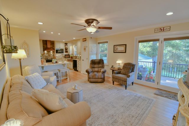 6481 Stewartsville RD, Moneta, VA 24121