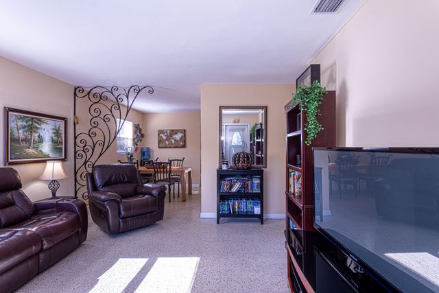 429 Summa Street, West Palm Beach, FL 33405