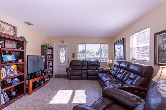 429 Summa Street, West Palm Beach, FL 33405