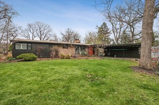 214 Hancock Avenue, Lake Bluff, IL 60044
