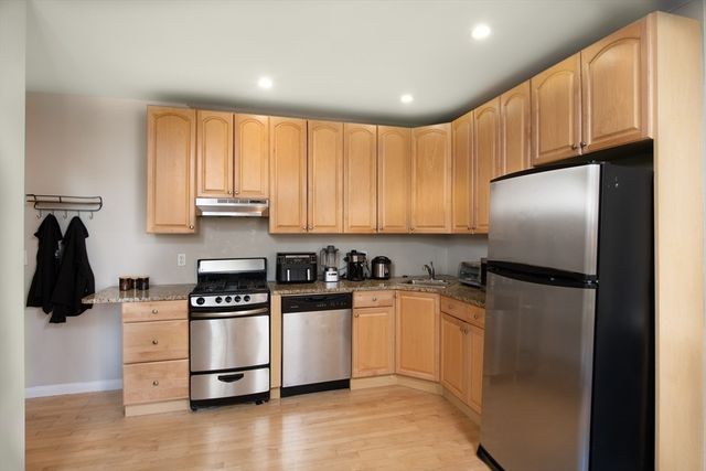 64 Queensberry St 101, Boston, MA 02215