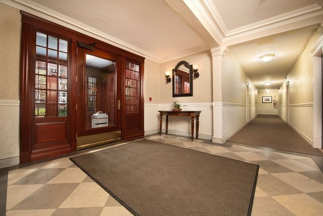 64 Queensberry St 101, Boston, MA 02215