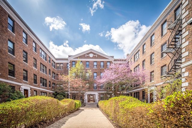 64 Queensberry St 101, Boston, MA 02215