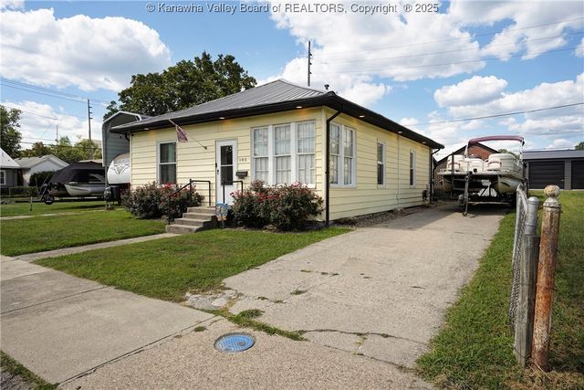 105 9th Avenue, South Charleston, WV 25303