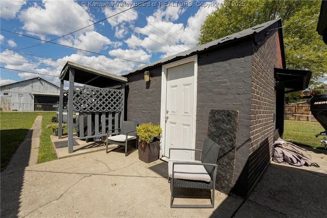 105 9th Avenue, South Charleston, WV 25303