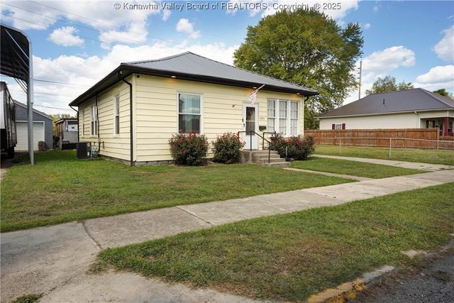 105 9th Avenue, South Charleston, WV 25303