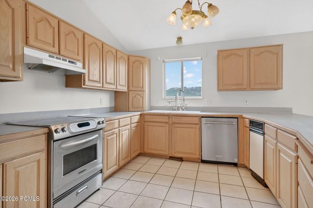 8927 E Pineview Drive, Huntsville, UT 84317