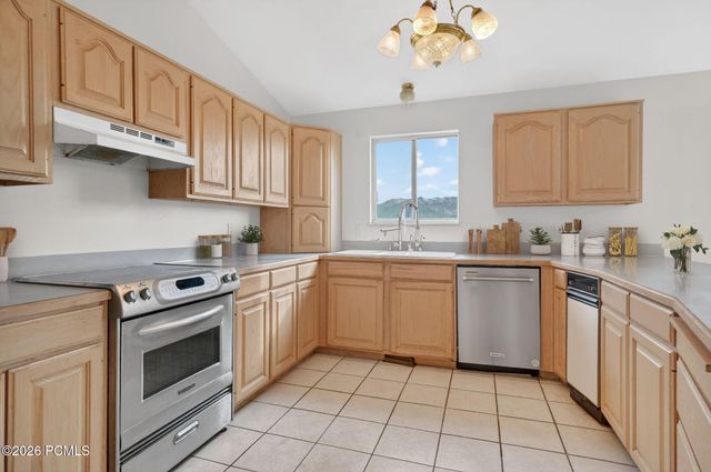 8927 E Pineview Drive, Huntsville, UT 84317