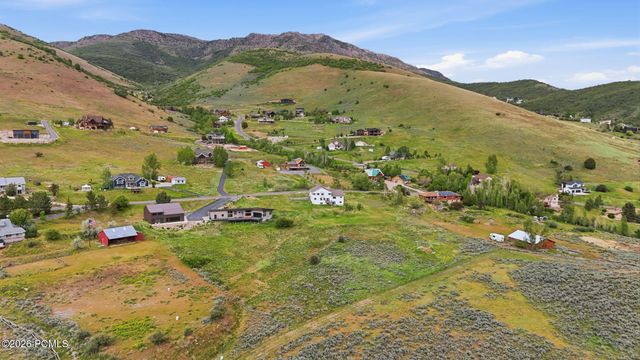 8927 E Pineview Drive, Huntsville, UT 84317