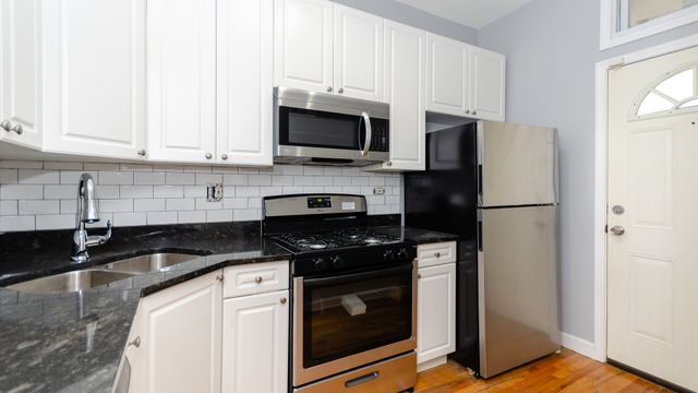 1147 E 61st Street 3, Chicago, IL 60637