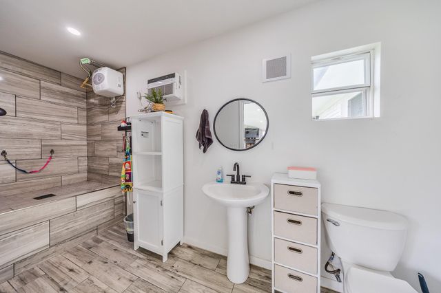 11910 E Morgan Dr Drive, Houston, TX 77065